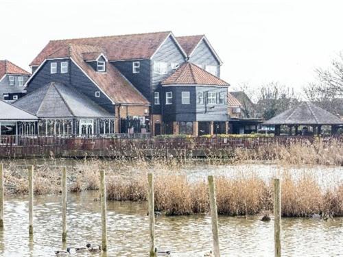 Oyster Fleet Hotel Canvey Island Bagian luar foto