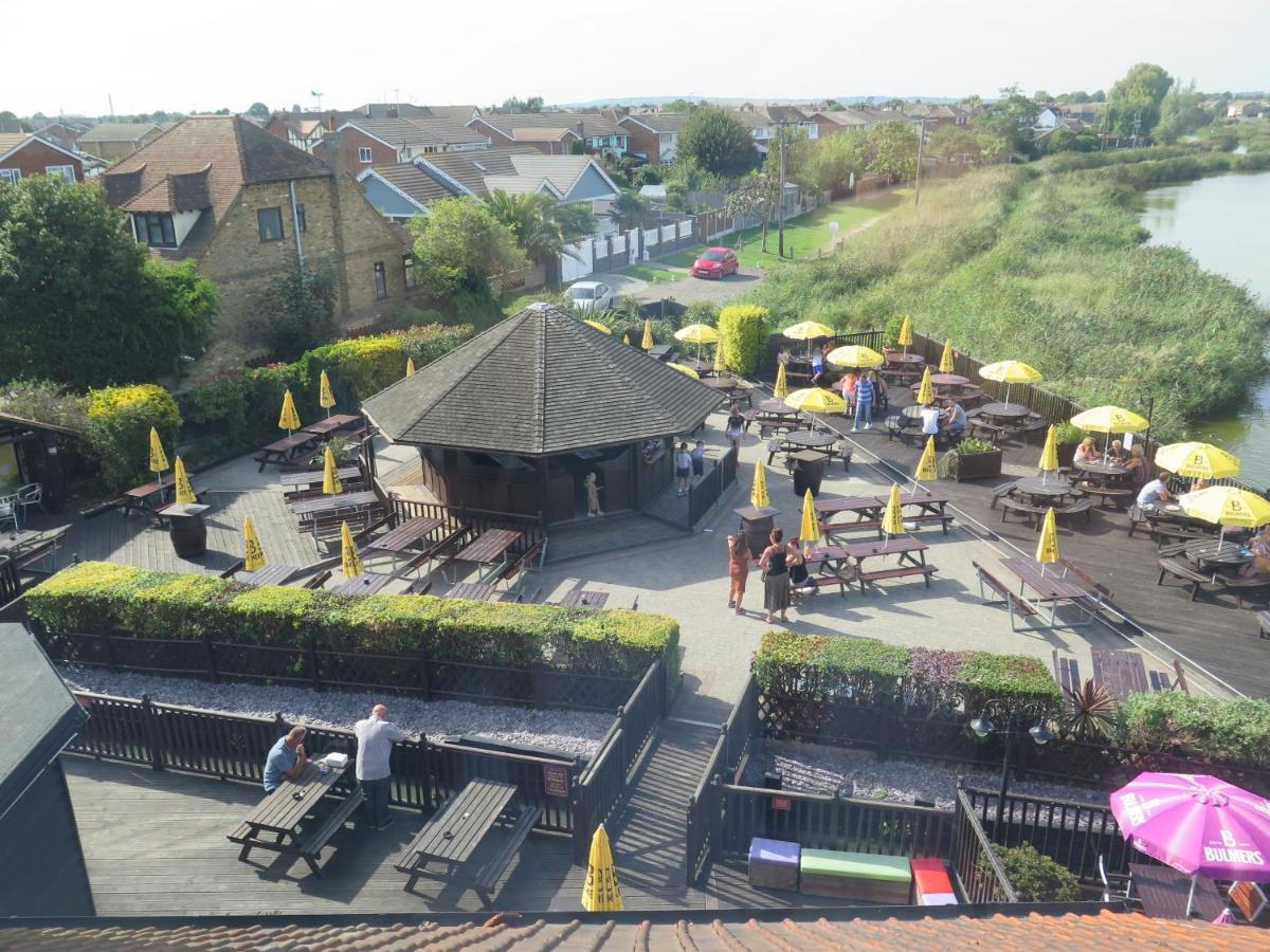 Oyster Fleet Hotel Canvey Island Bagian luar foto